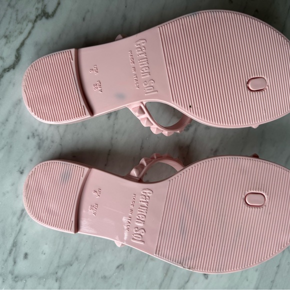 Camen Sol Sandel
Size 8 - Picture 4 of 5